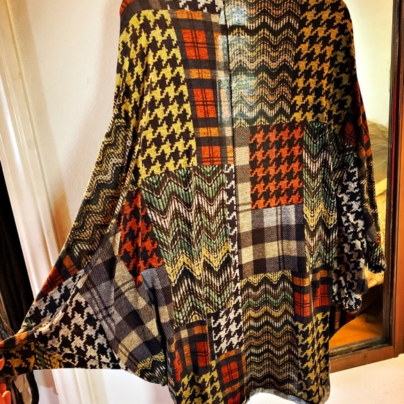 Thin Layer: Knit shrug, long, one size. - Picture 1 of 3